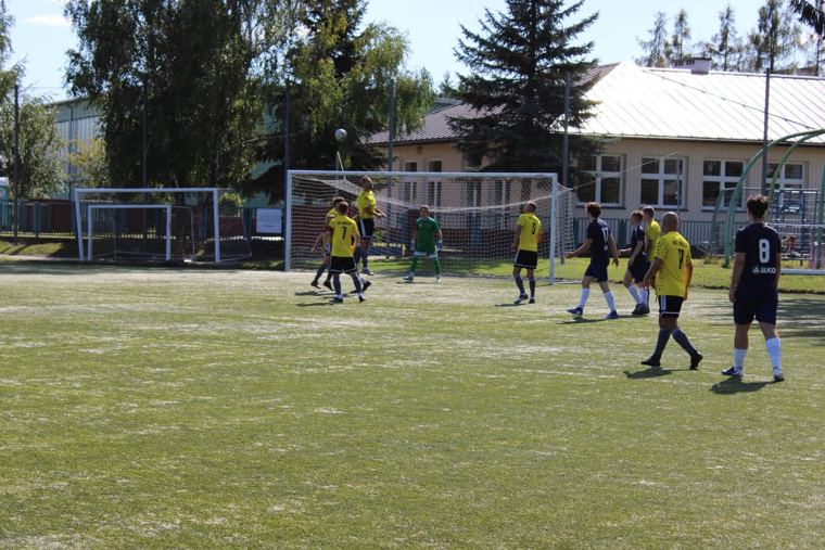 UKS Borzęcin – Skra 1921, zdjęcie z meczu 1